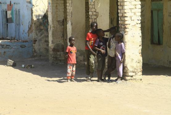 မတ် ၆ ရက်က ဆူဒန်နိုင်ငံ ဂါဒါရက်ဖ်မြို့ရှိ စာသင်ကျောင်းဝင်းအတွင်း စစ်ဘေးရှောင် ဆူဒန်ကလေးများကို တွေ့ရစဉ်(Photo:AFP)
