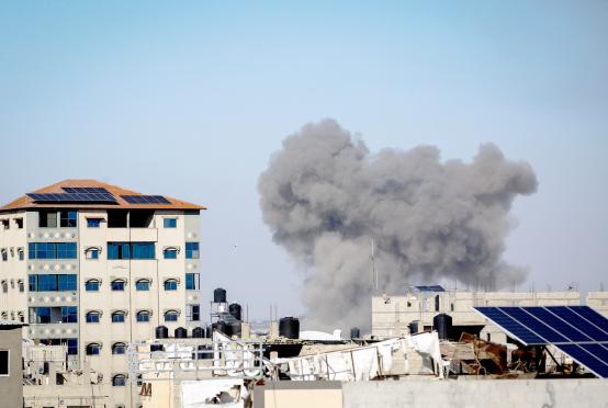 အစ္စရေးတို်က်ခိုက်မှုကြောင့် ရာဖာ$ မီးခိုးများ ထွက်နေပုံကို မေ ၇ ရက်တွင် တွေ့ရစဉ်(Photo:AFP)