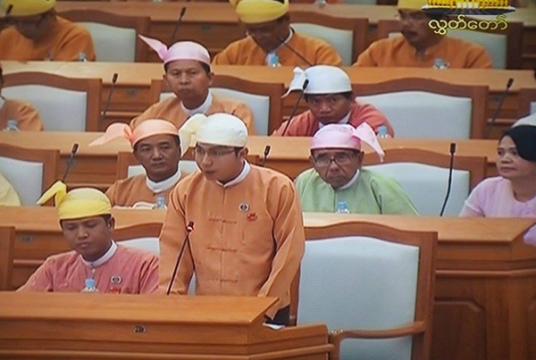  ဆန္ဒထုတ်ဖော်တောင်းဆိုသည် ရွှေမိ ပလတ်စတစ်စက်ရုံမှ လုပ်သားများ သတင်းစာရှင်းလင်းပွဲ ပြုလုပ်စဉ်