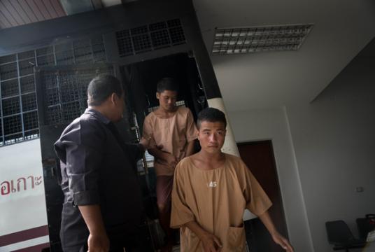 အမေရိကန်သမ္မတအိုဘားမား သွားရောက် စားသောက်ခဲ့သည့် ဟနွိုင်းရှိ Bun Cha Huong Lien စားသောက်ဆိုင်တွင် စက်တင်ဘာ ၁၂ ရက်က လာရောက် စားသုံးနေကြသူများ