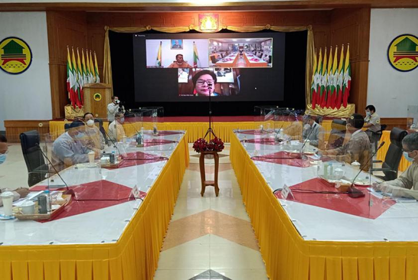 ရန်ကုန်မိုးပျံအမြန်လမ်းနှင့် ရန်ကုန်မြို့တော် အပြင်ပတ်လမ်း စီမံကိန်းဦးဆောင်ကော်မတီ၏ စတုတ္ထအကြိမ် အစည်းအဝေးကို တွေ့ရစဉ် (ဓာတ်ပုံ- MOI)